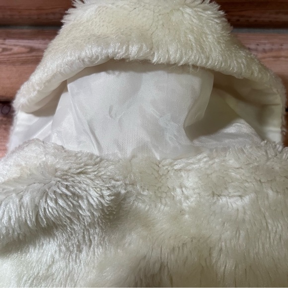 Chic Cream Kids Faux-Fur Coat - Picture 7 of 9